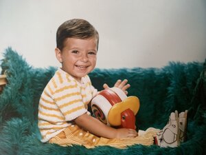 Sami Güven as a child in Istanbul